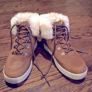 Kookaburra by Ugg Tynlee Lace up